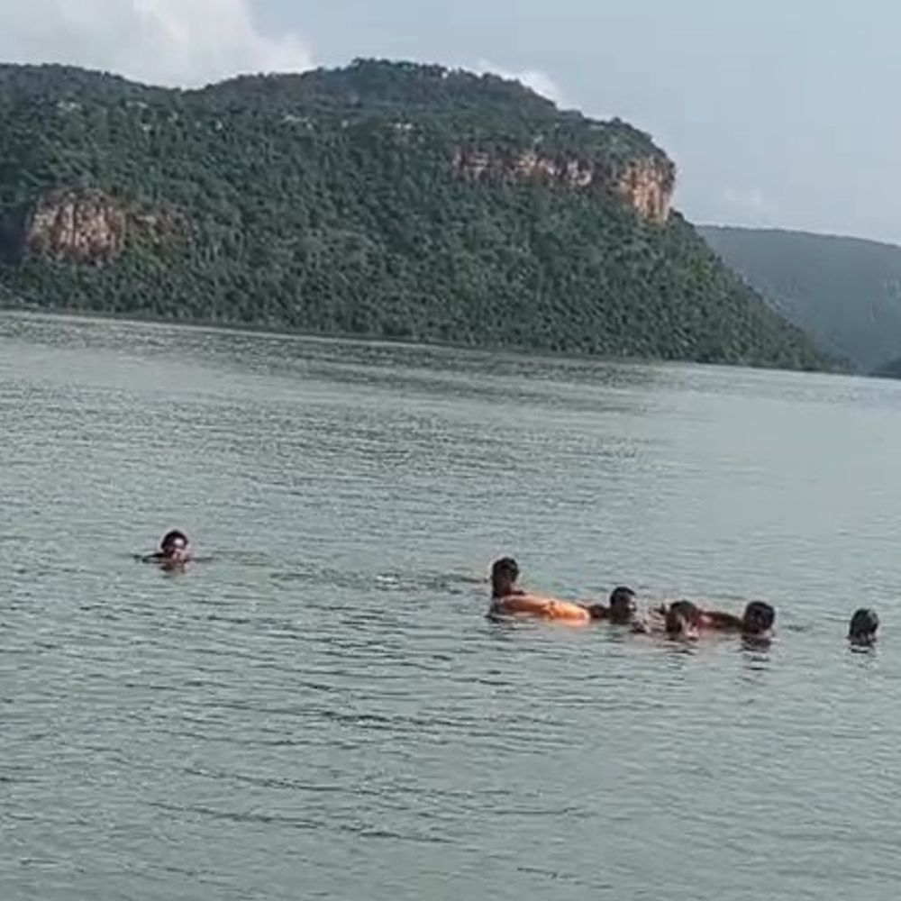 करमचट डैम में सेल्फी लेते किशोर डूबा:दुर्गावती जलाशय में नहाते समय एक्सीडेंट, SDRF टीम खोज में जुटी