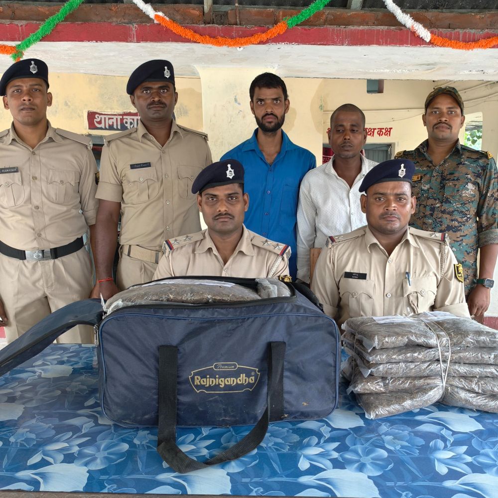 सुपौल में 37 KG गांजा बरामद, 3 तस्कर गिरफ्तार:ऑटो और 2 बाइक जब्त; गांजे की कीमत 14.80 लाख रुपए