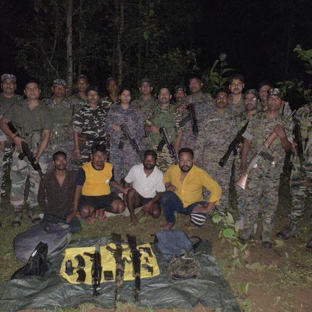 5 लाख के इनामी JJMP कमांडर समेत 4 गिरफ्तार:बड़ी घटना को अंजाम देने के लिए घूम रहे थे, AK-56 राइफल बरामद