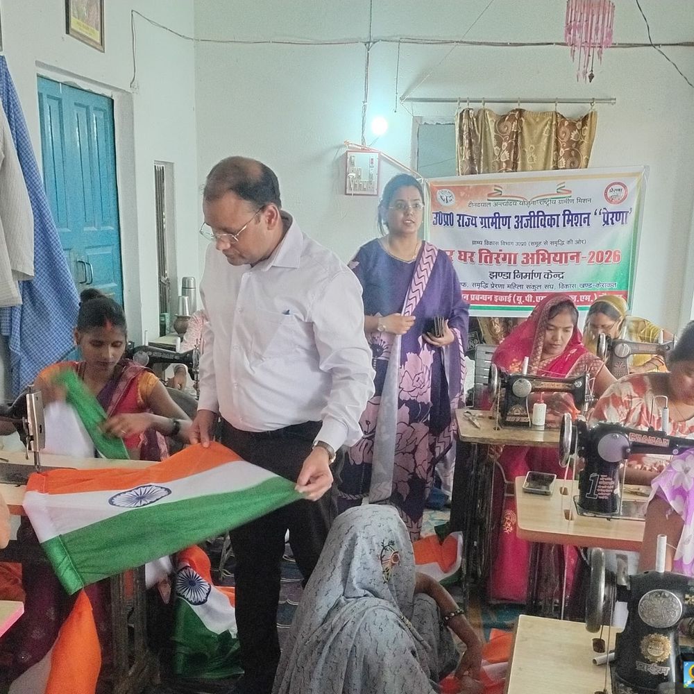 जौनपुर में स्वयं सहायता समूह बना रहे 4 लाख तिरंगे:हर घर तिरंगा अभियान के लिए 13 अगस्त तक काम पूरा