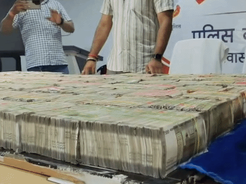 ब्लैक करेंसी स्कैम करने वाले सिंडिकेट की इनसाइड स्टोरी:21 साल में 100 से ज्यादा लोगों को ठगा, खुद को बताते थे RBI से अधिकृत; गिरोह के मास्टर माइंड बड़े साहब–योगी