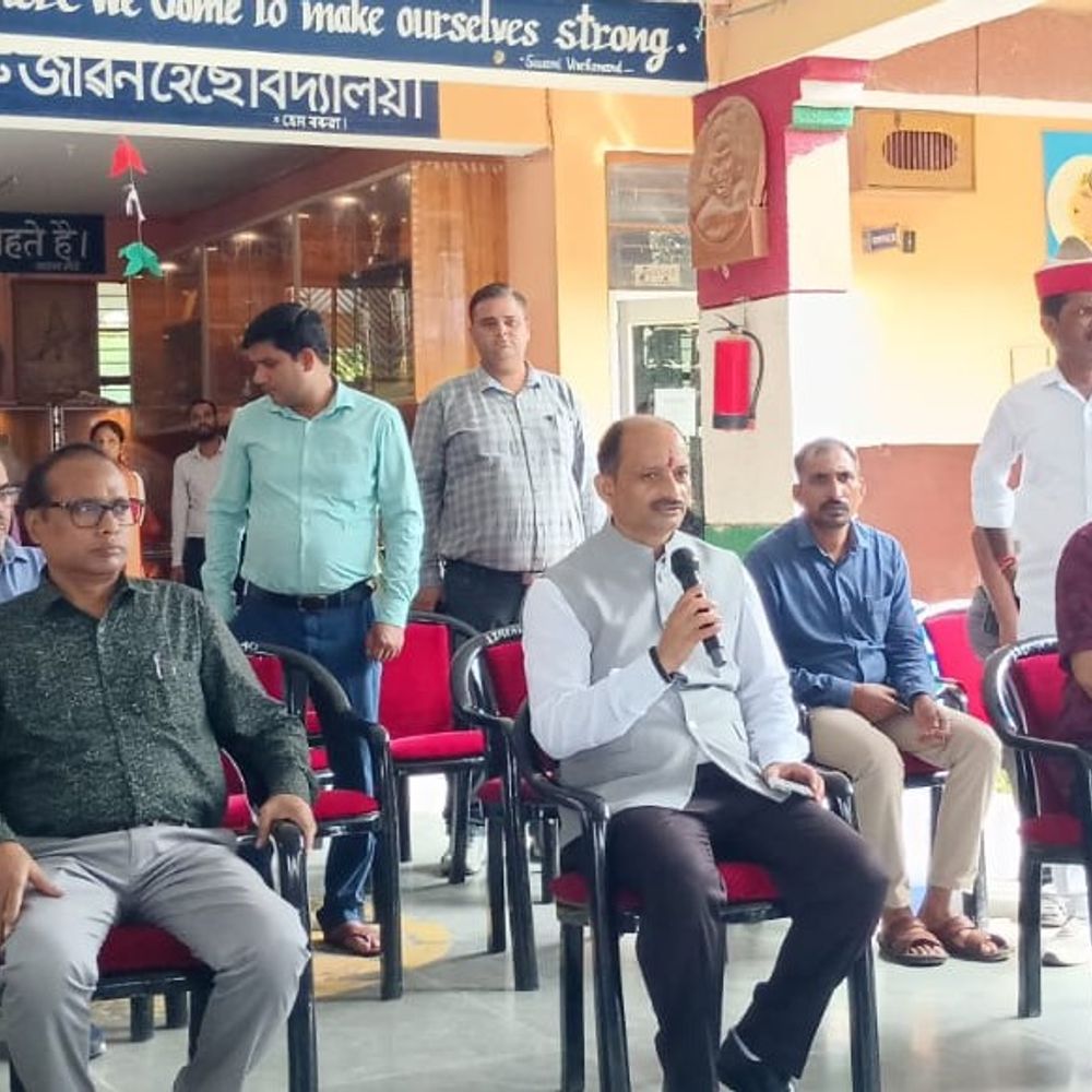 कन्नौज में DM फिर पहुंचे जवाहर नवोदय विद्यालय:4 वॉटर कूलर मिले, परिसर में लगेंगी सोलर लाइटें, इंडिया मार्का हैंडपंप और 6 आरओ