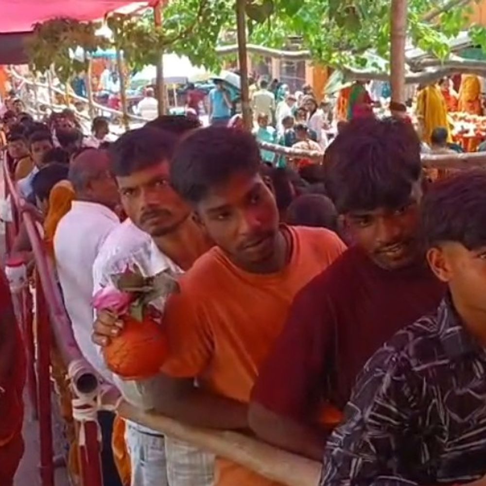 सहरसा के मटेश्वर धाम में अंतिम सोमवारी पर उमड़ा सैलाब:2 लाख से अधिक श्रद्धालुओं ने किया जलाभिषेक; सुरक्षा में 349 पुलिसकर्मी और 210 दंडाधिकारी तैनात