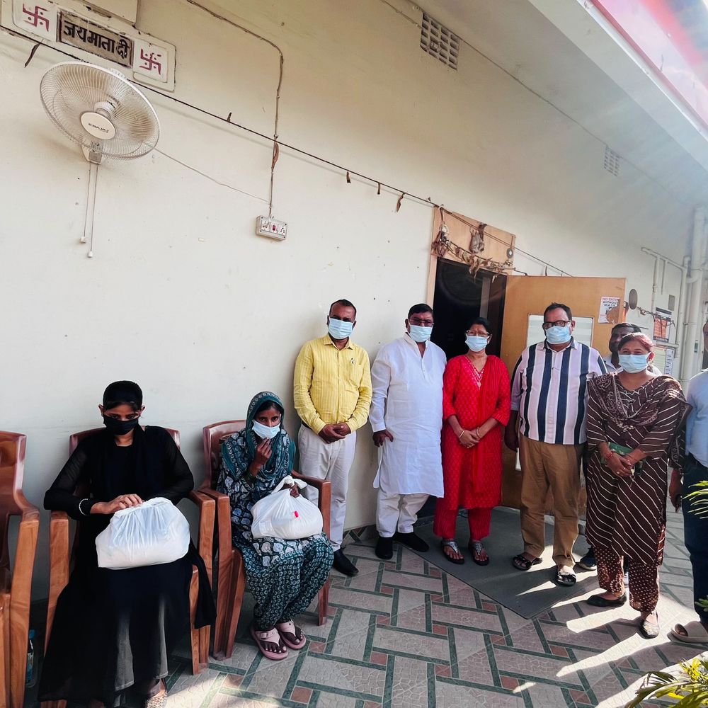 कटिहार में MLC-महापौर ने 15 टीबी मरीज गोद लिए:प्रधानमंत्री टीबी मुक्त भारत अभियान के तहत बांटी ‘फूड बास्केट’