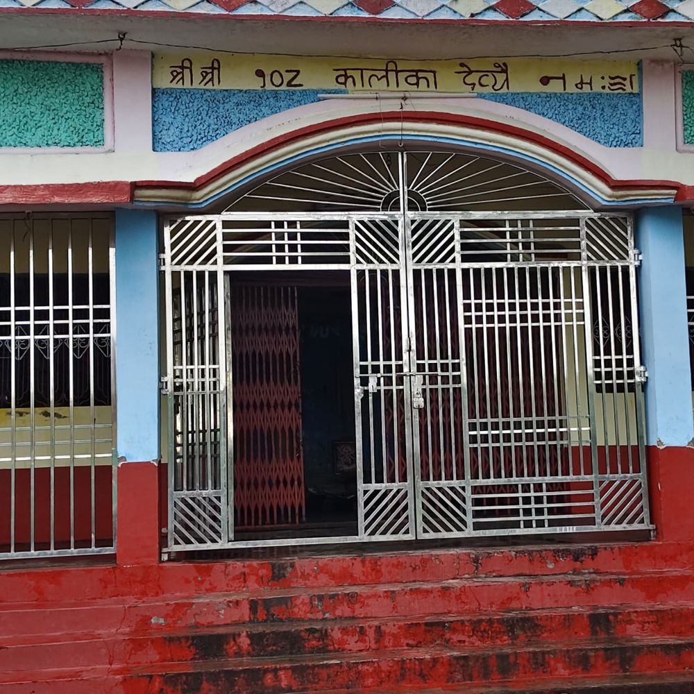 सुपौल के धर्मपट्टी काली मंदिर में 5 लाख की चोरी:चोरों ने तीन गेट तोड़े, सोने-चांदी के आभूषण और अन्य सामान लेकर हुए फरार