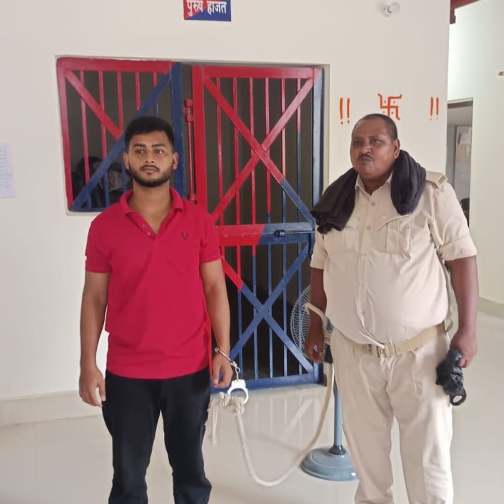 गयाजी में 265 लीटर शराब जब्त, तस्कर गिरफ्तार:पहले से भी दर्ज है आपराधिक मामला; पुलिस ने बाइक-मोबाइल भी जब्त किए, नेटवर्क की जांच जारी