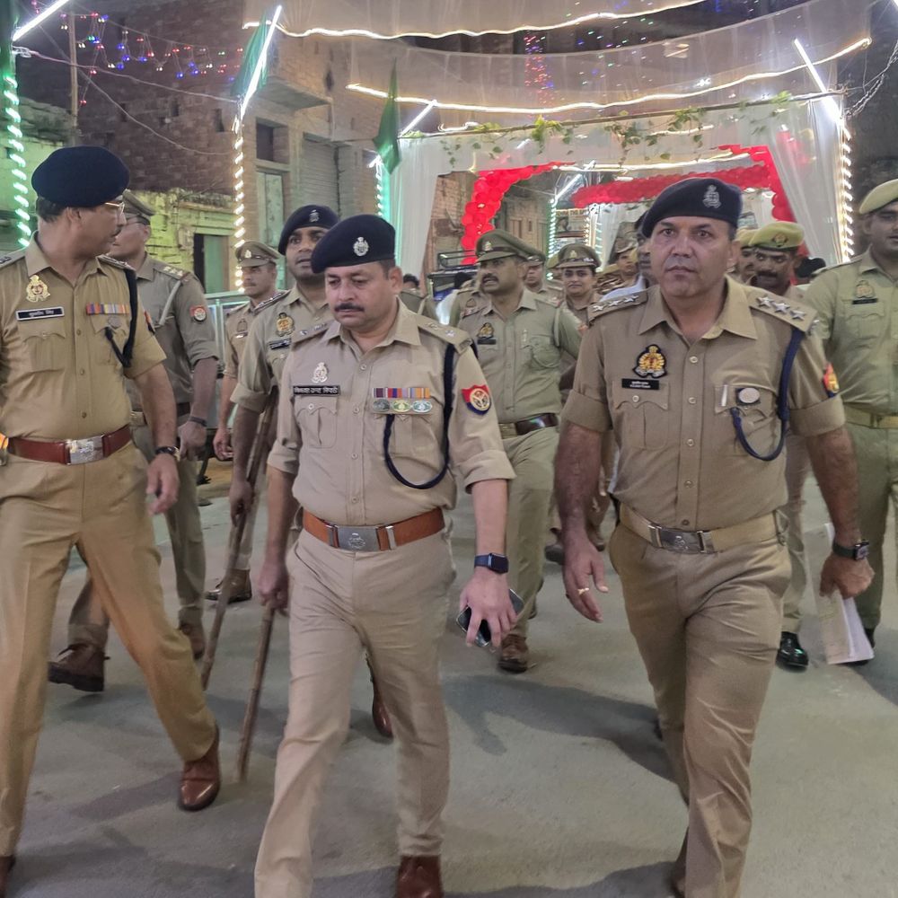 संभल SP ने फोर्स के साथ 3 KM पेट्रोलिंग की:बारावफात जुलूस पर ड्रोन-CCTV से निगरानी, अराजकतत्वों पर कार्रवाई होगी