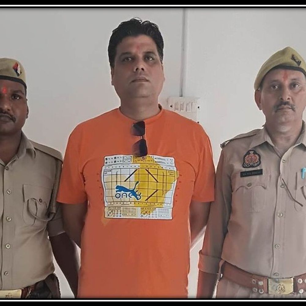 सोशल मीडिया पर अभद्र टिप्पणी, आरोपी गिरफ्तार:मुख्यमंत्री और महिलाओं के खिलाफ आपत्तिजनक पोस्ट पर मेरठ पुलिस की कार्रवाई