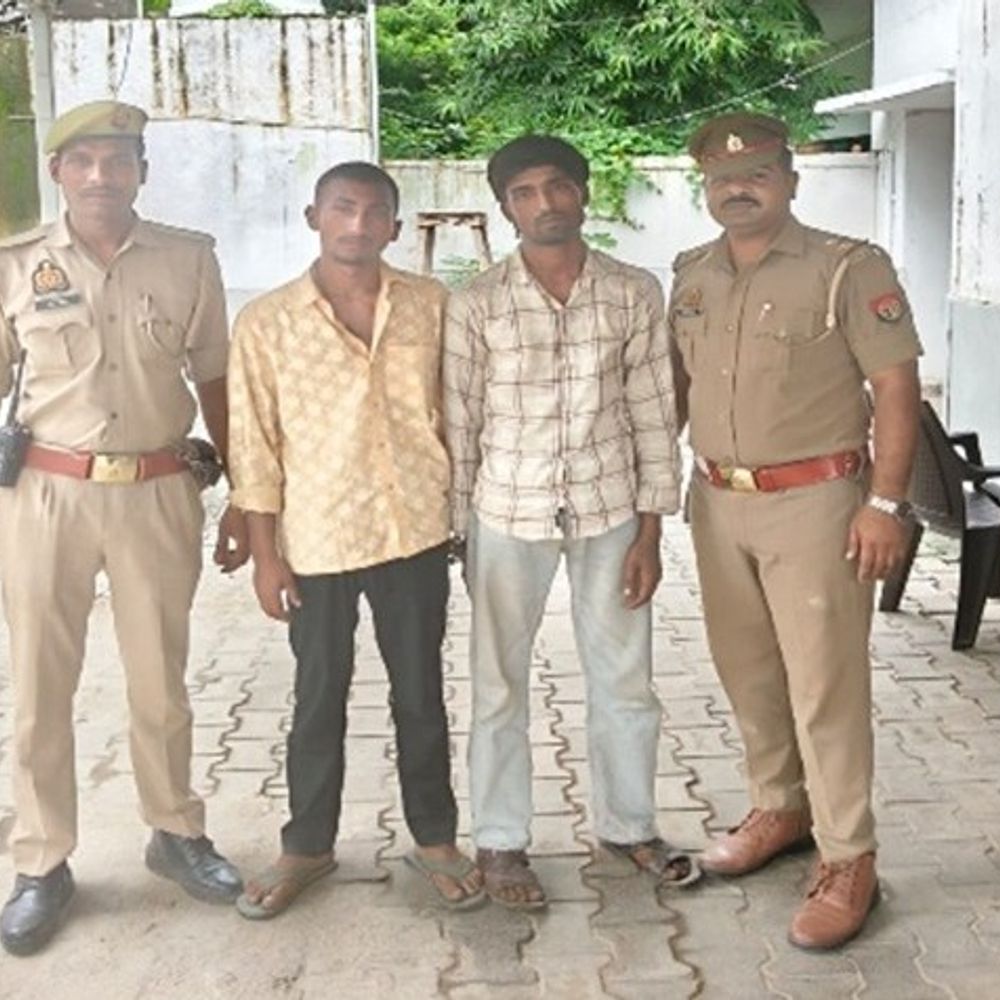 मेरठ में POCSO आरोपी समेत 6 गिरफ्तार:चोरी के 4 मोबाइल, हमले में प्रयुक्त छुरा-डंडा बरामद