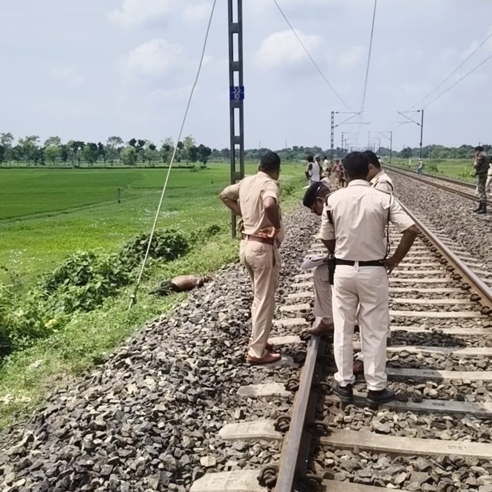 किशनगंज में रेलवे ट्रैक पर मिला अज्ञात शव:सिर धड़ से अलग था, नहीं हुई बॉडी की पहचान