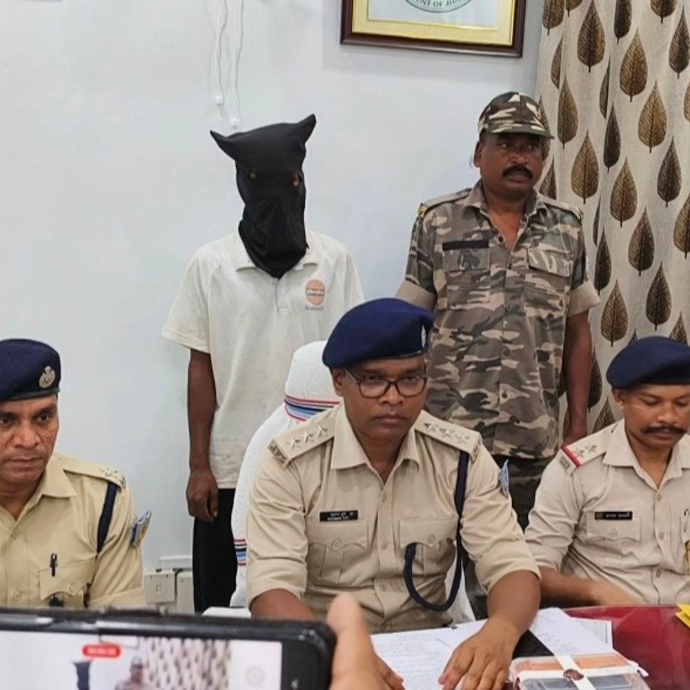 चाईबासा के रानी सती मंदिर में चोरी:24 घंटे में हुआ खुलासा, आरोपी गिरफ्तार; दानपेटी और 11,730 रुपए बरामद