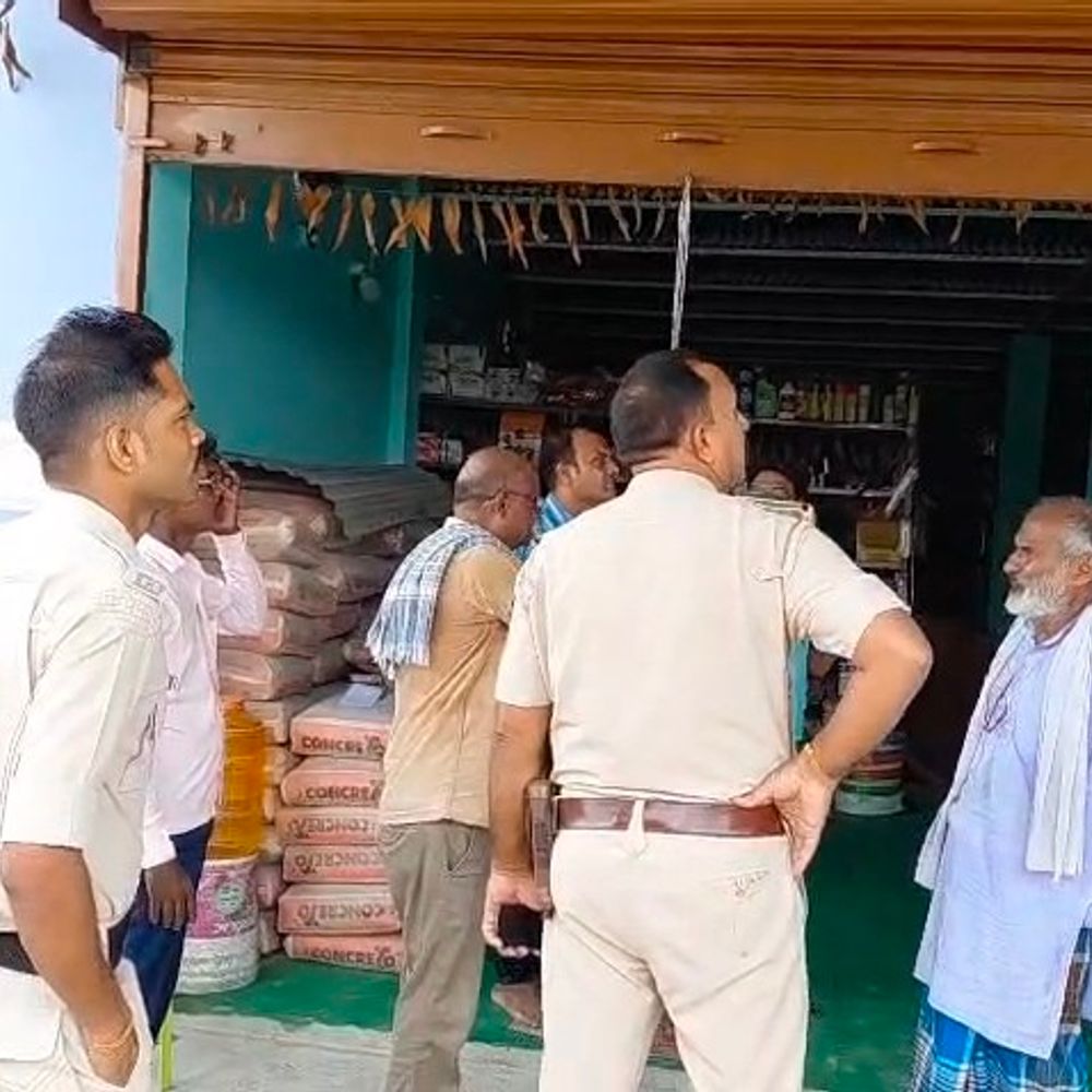 मधेपुरा में दुकान से 2 लाख का सामान चोरी:चोर शटर तोड़कर घुसे, CCTV और DVR भी ले गए