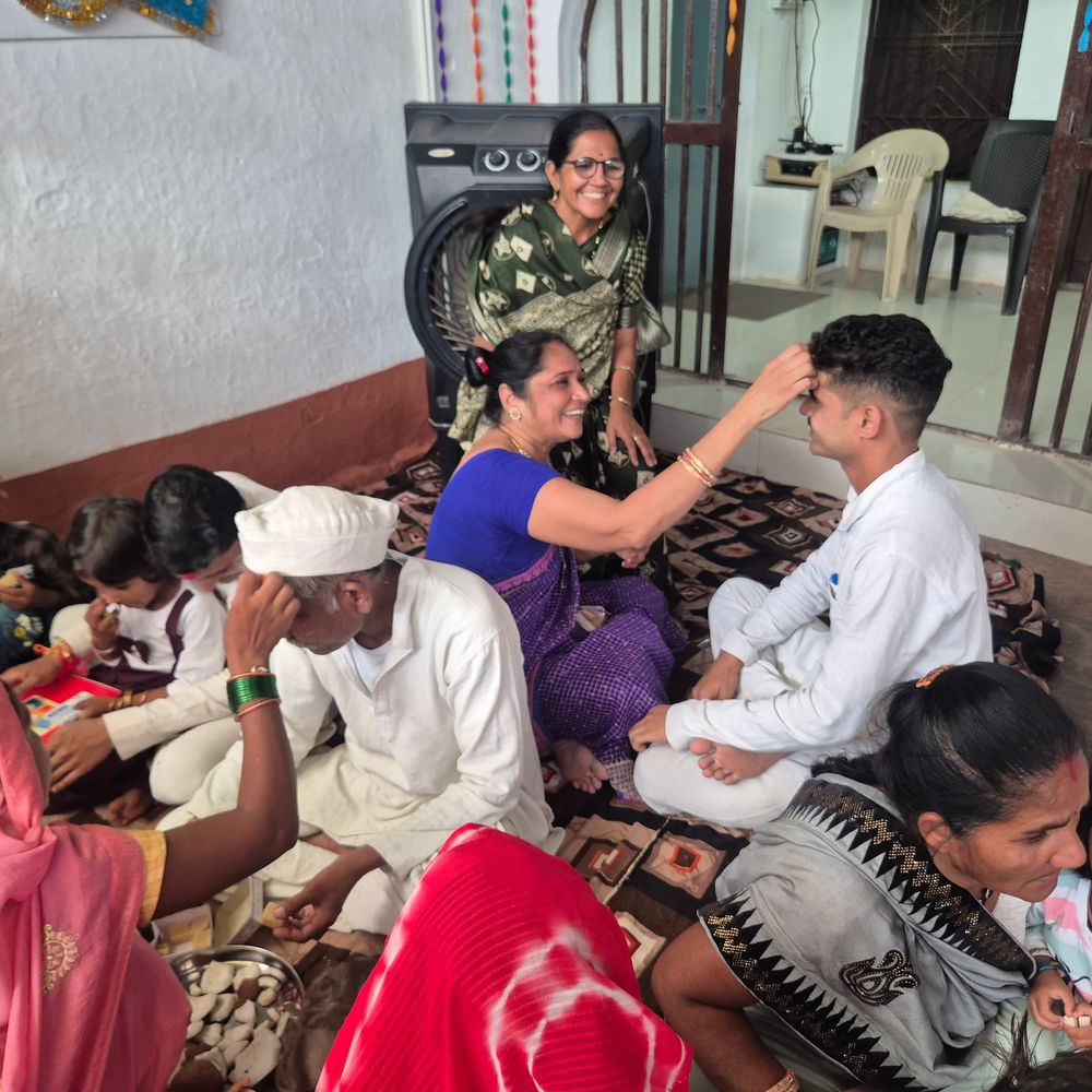 बड़वानी जेल में बहनों ने भाइयों को बांधी राखी:कैदियों ने अपराध पर जताया अफसोस; जेल प्रशासन ने की विशेष व्यवस्था