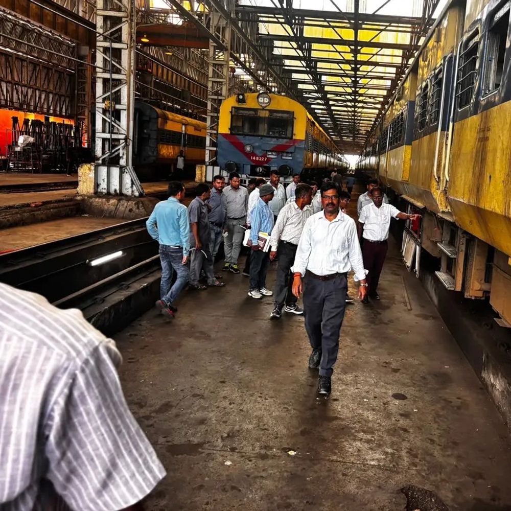 एडीआरएम ने झाझा स्टेशन का निरीक्षण किया:मेमू कार शेड, रनिंग रूम सहित परिचालन व्यवस्थाओं की समीक्षा