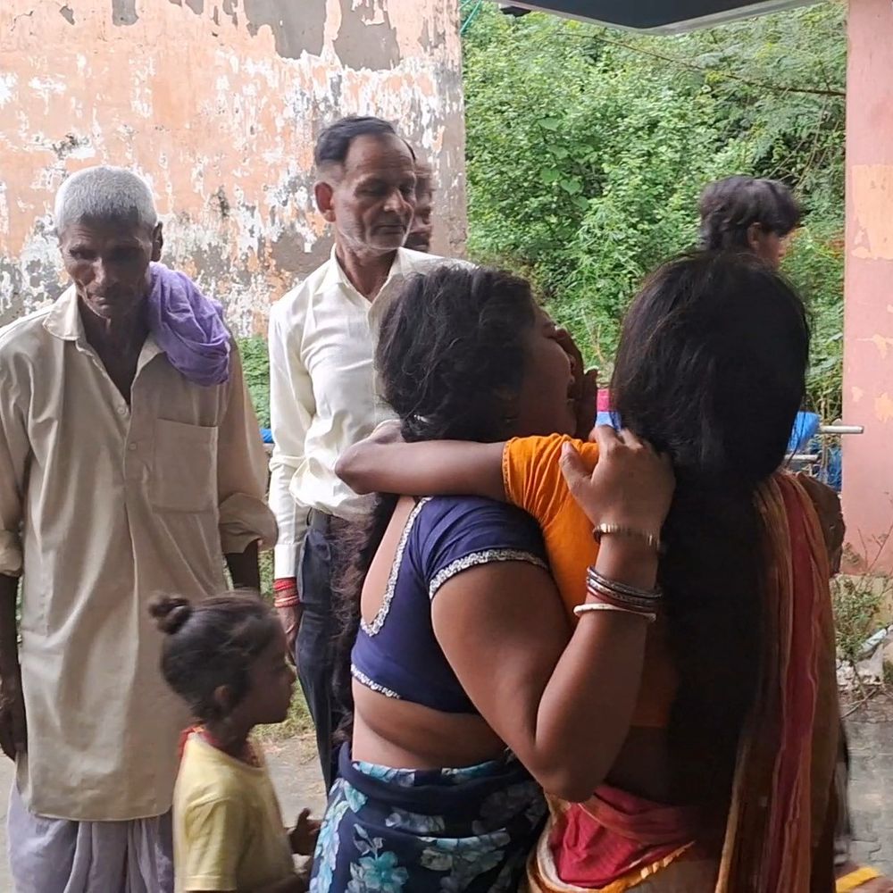 ट्रेन के टॉयलेट में 3 घंटे बंद रहा यात्री, मौत:बिहार से दिल्ली जा रहा था परिवार; दरवाजा तोड़कर निकाला