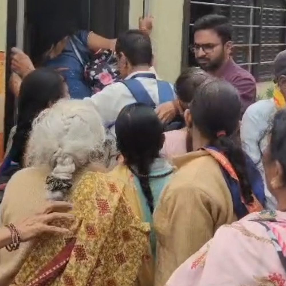 मुख्यमंत्री तीर्थ दर्शन स्पेशल ट्रेन रवाना:बैतूल से 196 यात्री मथुरा के लिए हुए रवाना, 31 अगस्त को सुबह पहुंचेंगे