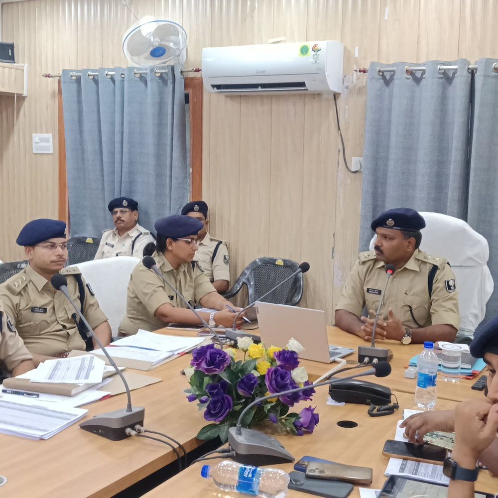 मधुबनी पुलिस ने 1350 अपराधी जेल भेजे:मासिक अपराध समीक्षा में एसएसपी ने दिए सख्त निर्देश