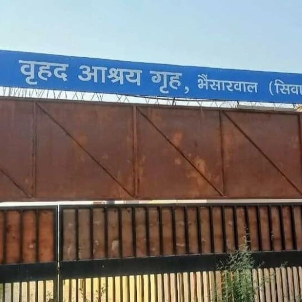सीवान के बालगृह में 24 साल के युवक की मौत:तबीयत बिगड़ने पर अस्पताल ले जाते समय रास्ते में दम तोड़ा; परिजनों की तलाश जारी