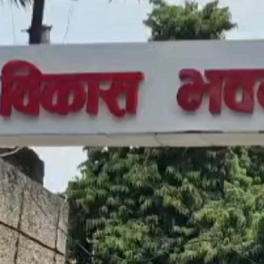 देवरिया में 6.25 करोड़ की वित्तीय अनियमितता, 10 सचिव निलंबित:36 ग्राम पंचायतों की ऑडिट में खुलासा, डीपीआरओ को नोटिस