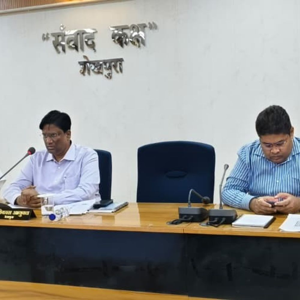 शेखपुरा में DDC ने डेवलपमेंट स्कीम की रिव्यु की:मनरेगा, स्वच्छता सहित अन्य योजनाओं में तेजी लाने के निर्देश