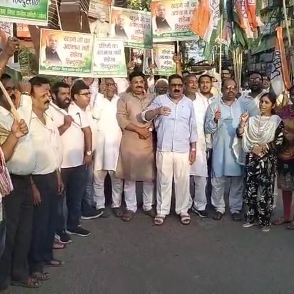खड़गे के मंच शुद्धिकरण पर कटिहार में कांग्रेस का प्रदर्शन:भाजपा कार्यकर्ताओं पर संविधान की मूल भावना के उल्लंघन का आरोप