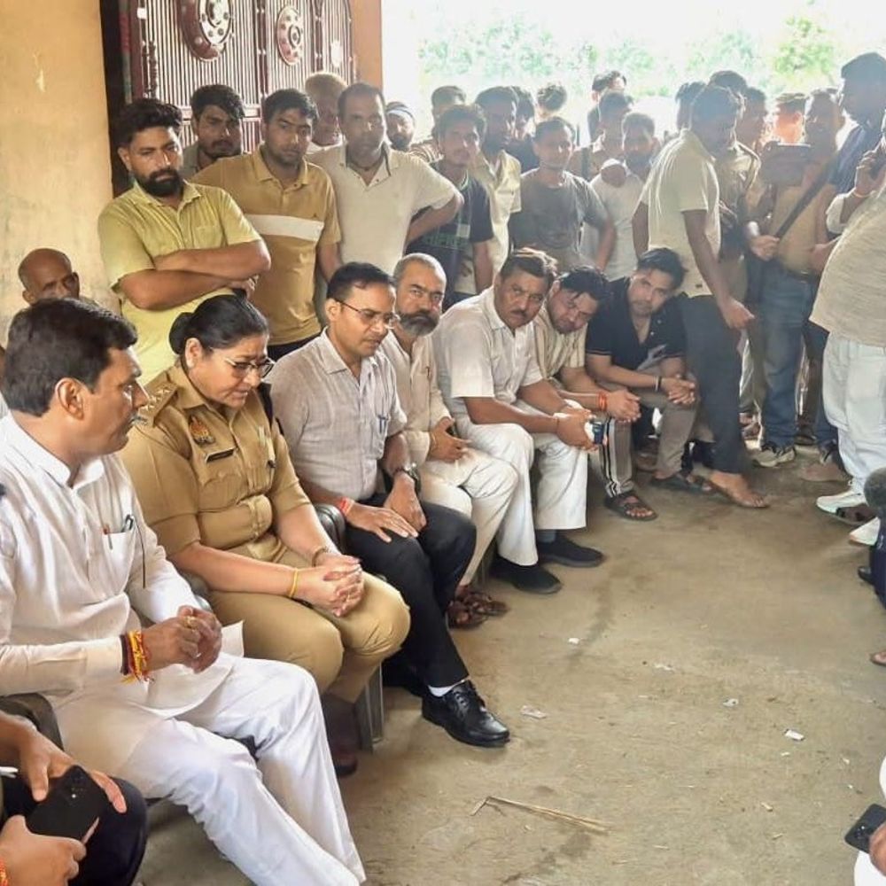 गौरव हत्याकांड, 4 पुलिसकर्मी लाइन हाजिर:हापुड़ में DIG बोले- भूमि विवाद की शिकायतों की भी होगी जांच