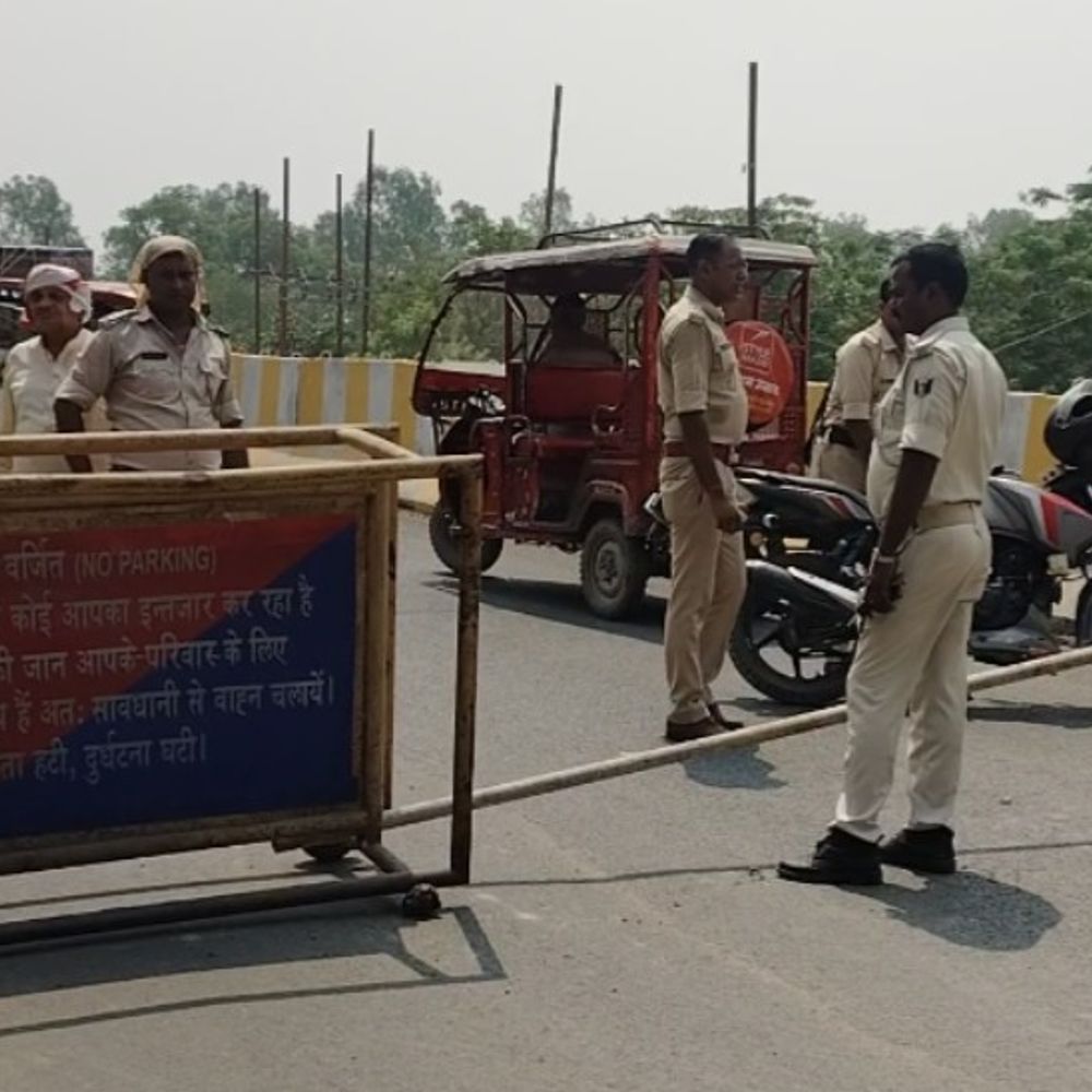 बक्सर में सावन की तीसरी सोमवारी पर यातायात व्यवस्था बदली:रामरेखा घाट पर वाहनों की नो एंट्री, शहर में बड़े वाहनों पर प्रतिबंध