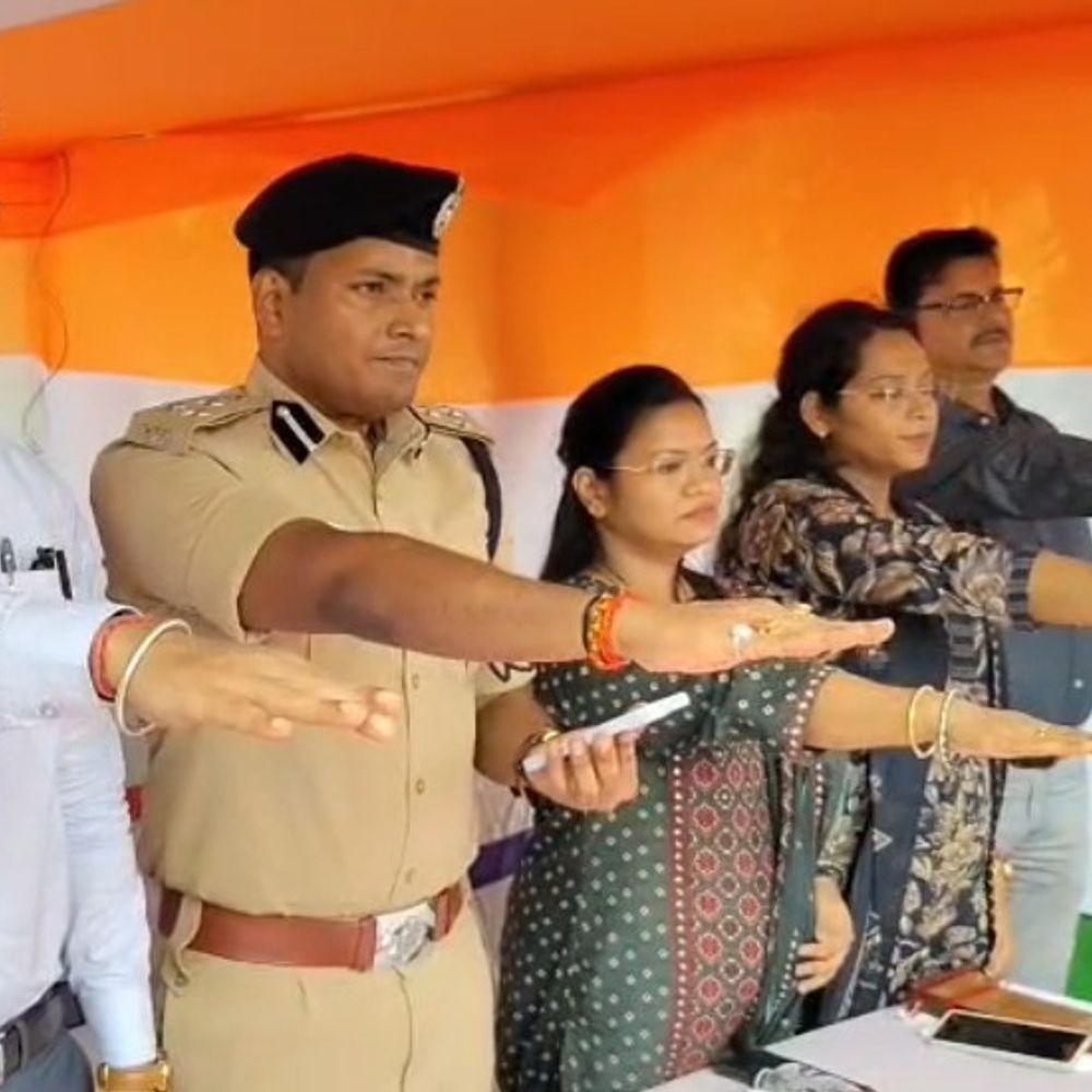 सहरसा DIG ने छात्रों, शिक्षकों को दिलाई नशा मुक्ति शपथ:विकसित भारत के लिए युवाओं को नशामुक्त रहने का दिया मैसेज