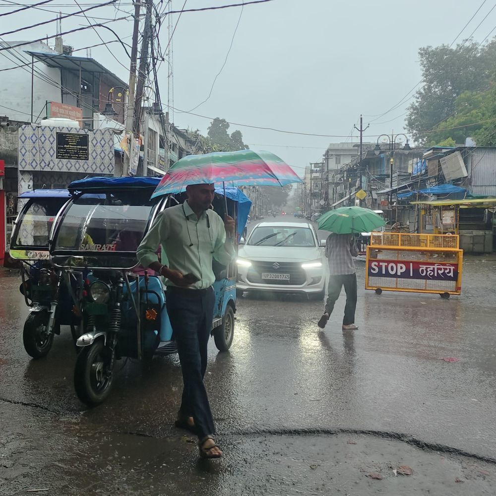 लखीमपुर खीरी में झमाझम बारिश, उमस से राहत:कई इलाकों में जलभराव, किसानों के चेहरे पर दिखी खुशी