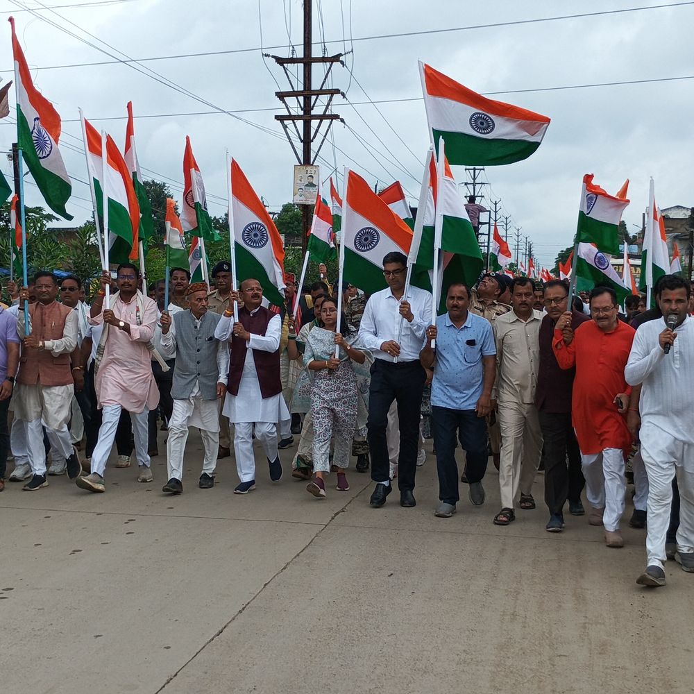 अनूपपुर में तिरंगा लेकर निकले 3 हजार विद्यार्थी:एक्सीलेंस कॉलेज से स्मार्ट सिटी तक आयोजन; राज्य मंत्री बोले- तिरंगा देश की आन, बान, शान