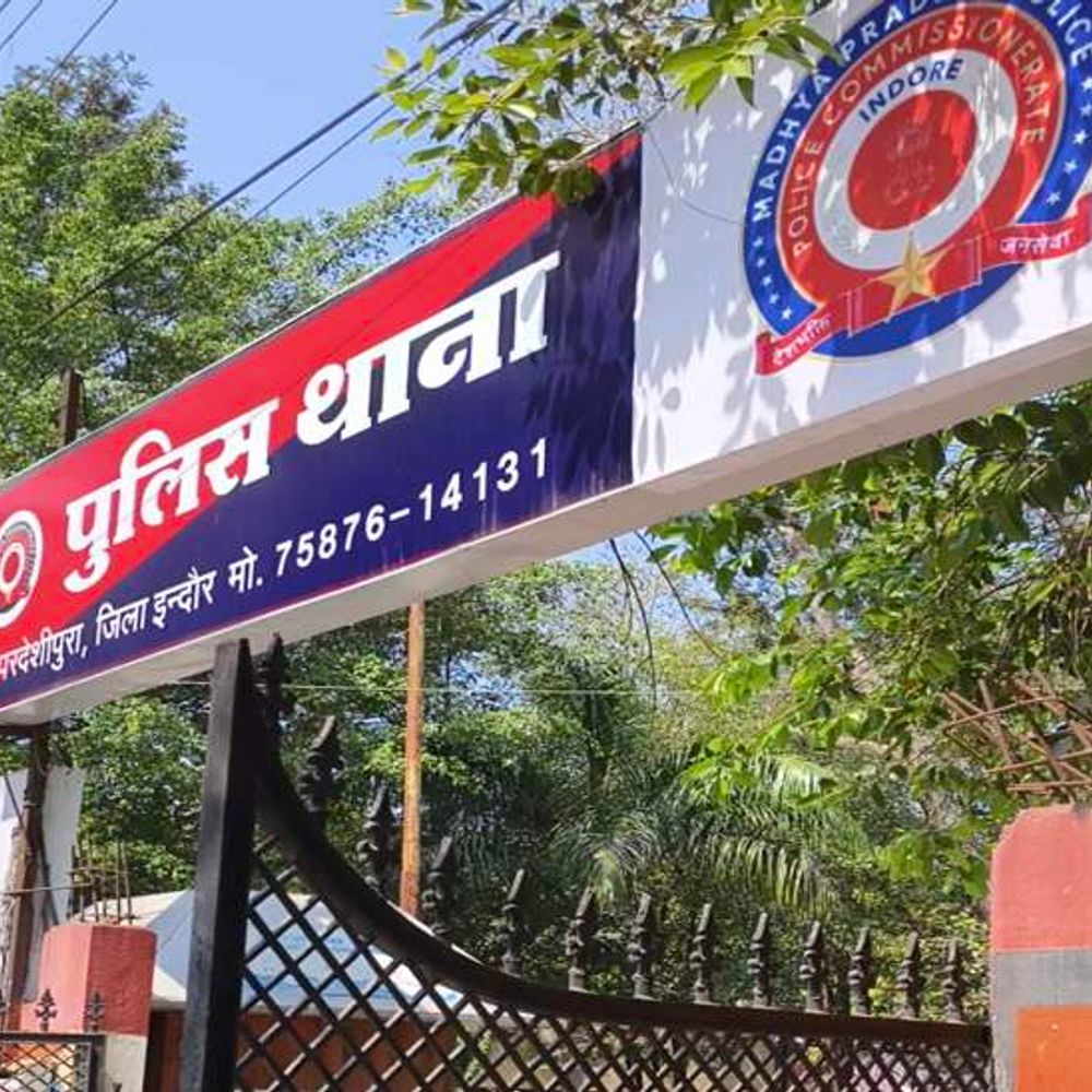 इंदौर के बिल्डर मटेरियल सप्लायर से 1.5 लाख की ठगी:दोस्त बनकर कॉल किया, बोला-मां को हार्ट अटैक आया है; फिर डॉक्टर बनकर मांगे रुपए