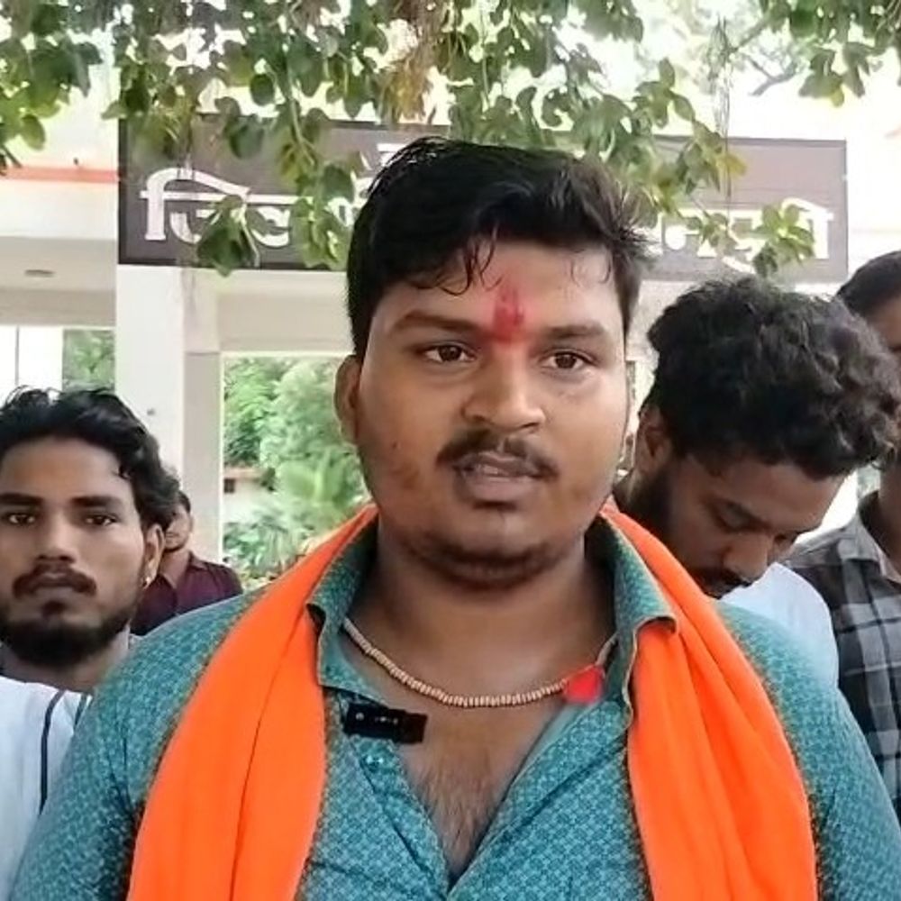 समान अवसर की मांग को लेकर प्रशासन से मांगा जवाब:सनातन सेना ने डीएम को ज्ञापन दिया, कार्रवाई की मांग