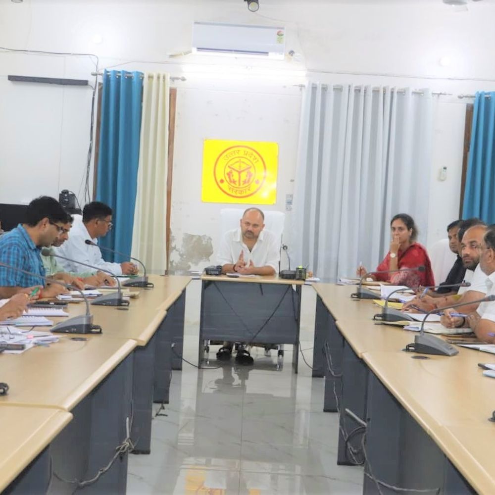 DM ने अजगरा संवाद-2026 की तैयारियों की समीक्षा की:प्रतापगढ़ में हर ग्राम पंचायत-वार्ड से होगा एक प्रतिभागी का चयन