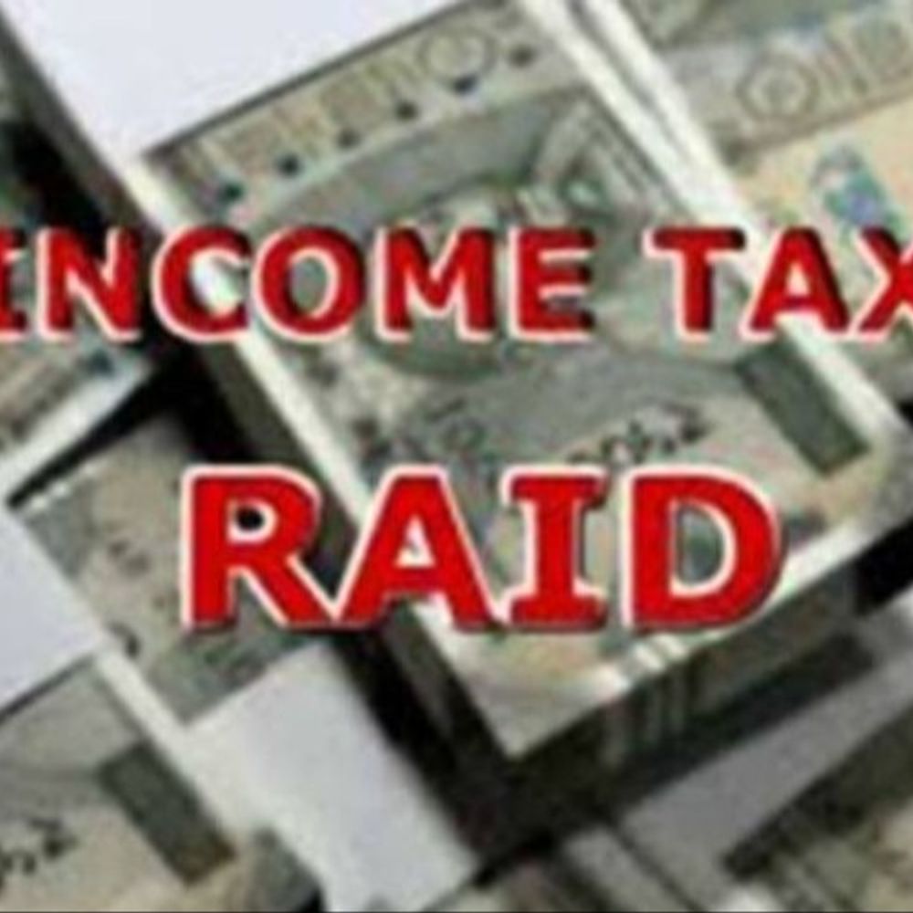आगरा में सीए के घर आयकर छापा, हवाला कनेक्शन की:विदेश भेजी रकम के दस्तावेज खंगाले, रडार पर 36 प्रोफेशनल और 394 संस्थाएं
