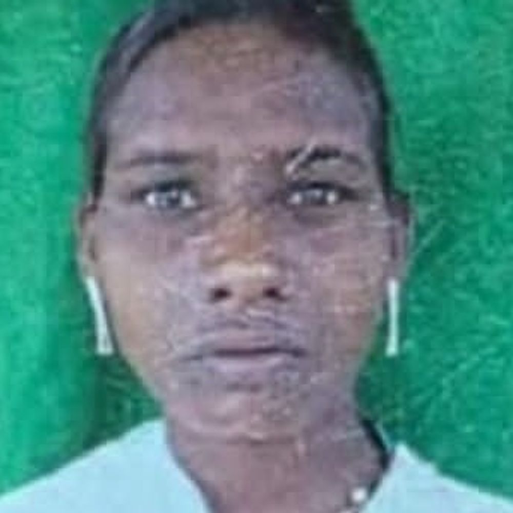 लखीमपुर में लापता युवती का शव नाले में मिला:24 घंटे से परिजन तलाश में थे, मेड़ पर चप्पल और दुपट्‌टा बरामद