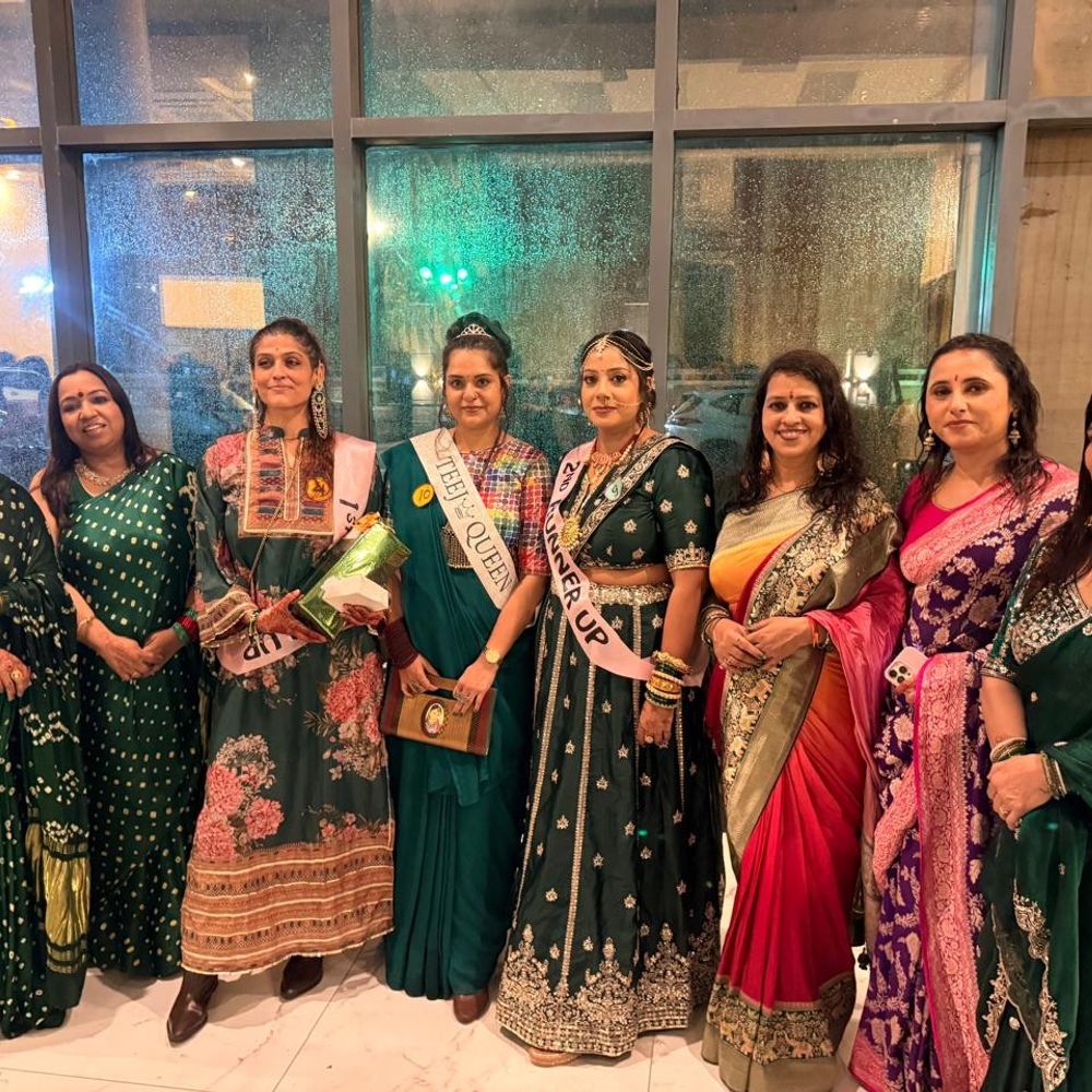 लखनऊ रिशिता मैनहैटन सोसाइटी में हरियाली तीज उत्सव:महापौर सुषमा खर्कवाल ने किया शुभारंभ, नमिता राय बनीं तीज क्वीन
