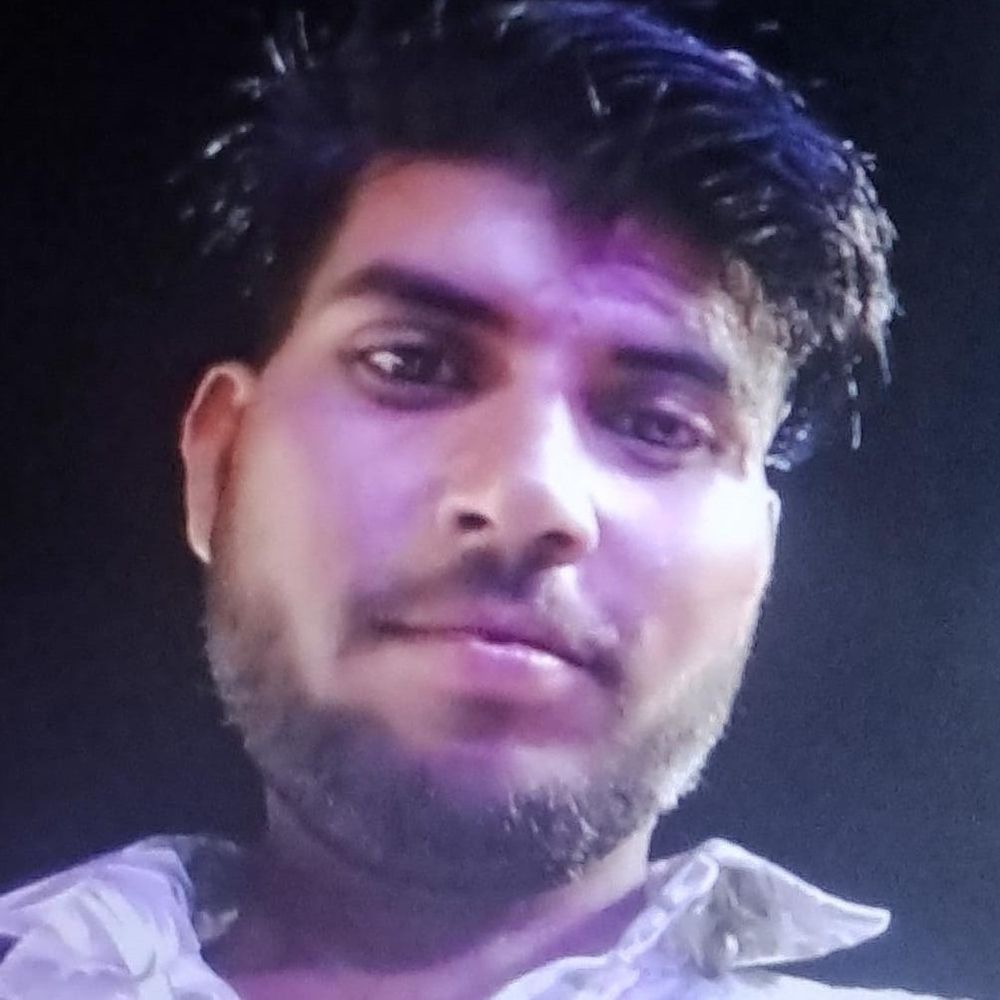 मथुरा में केला विक्रेता की पीट-पीटकर हत्या:बहाने से बुलाकर फुटपाथ पर ले गए, मारकर फेंका; आरोपी फरार