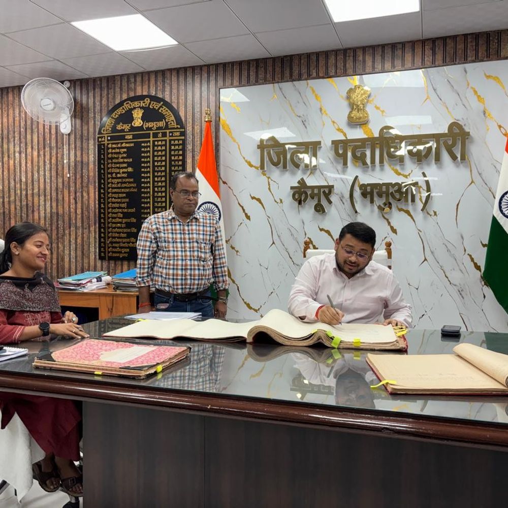 कैमूर में प्रशासनिक फेरबदल:निवर्तमान डीएम ने डीडीसी को सौंपा जिले का संपूर्ण प्रभार, विकास कार्यों और योजनाओं की जिम्मेदारी संभालेंगे डीडीसी