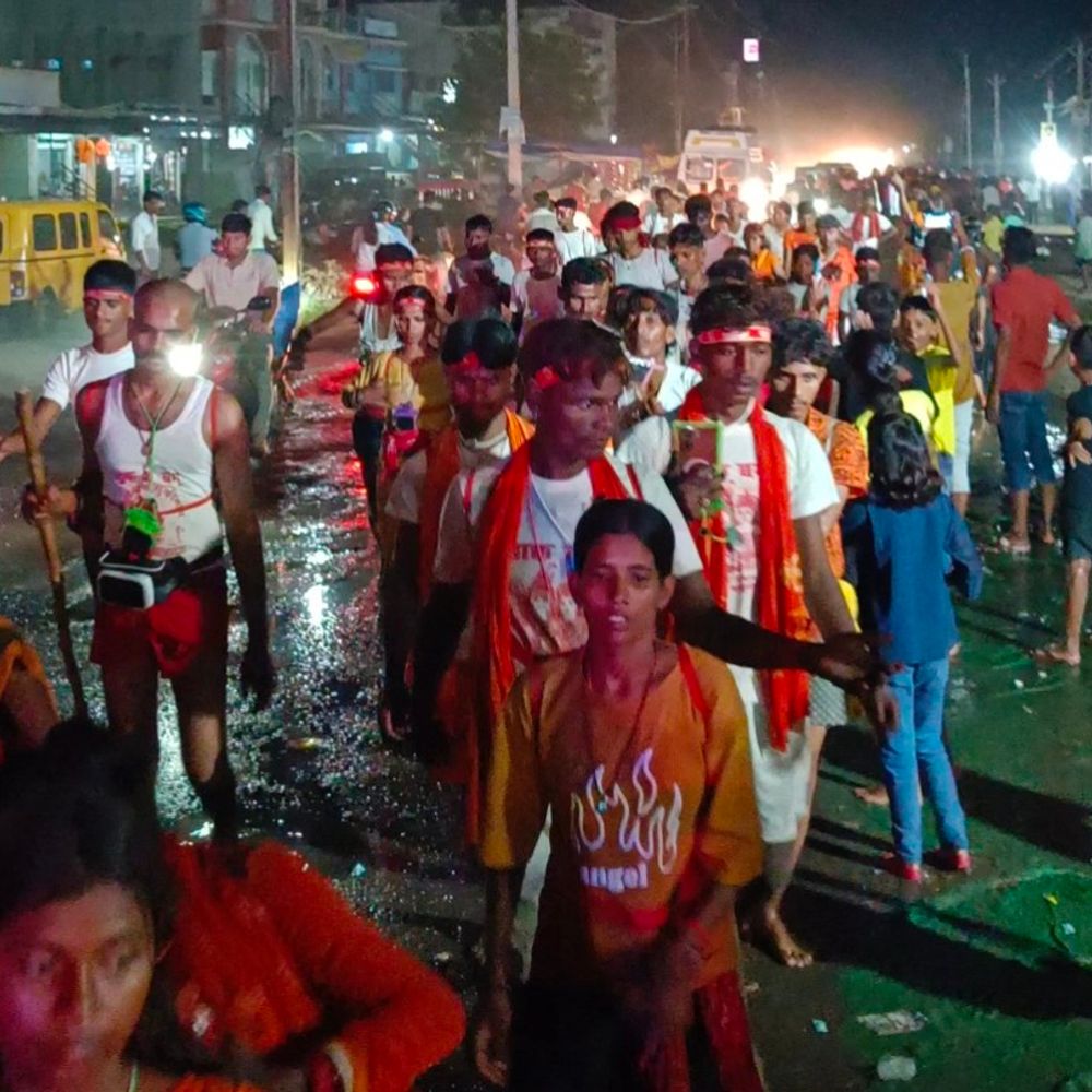 तीसरी सोमवारी पर 1.5 लाख से अधिक डाक बम रवाना:बांका से बाबा धाम के लिए उमड़ी शिवभक्तों की भीड़