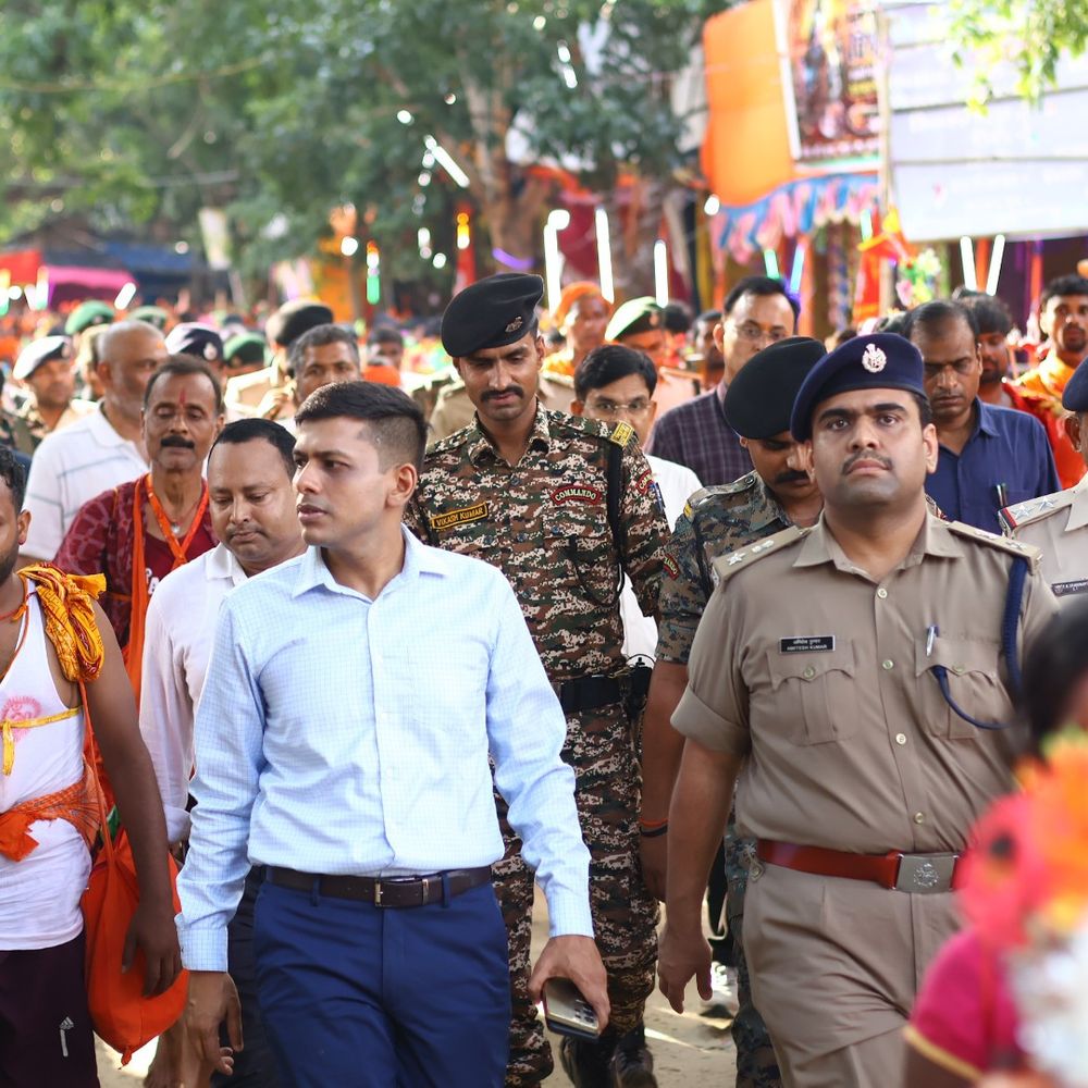 ‘टेंट सिटी में DM-SP ने चखा जीविका दीदी की रसोई’:बांका में दूसरी सोमवारी से पहले श्रद्धालुओं से लिया फीडबैक, कांवरिया पथ का निरीक्षण