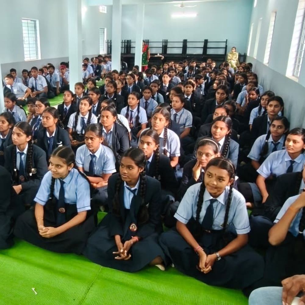 200 स्कूली बच्चों को मिली साइबर सुरक्षा की जानकारी:बालोद पुलिस बोली- ओटीपी-पिन साझा न करें, ठगी होने पर 1930 नंबर पर शिकायत की सलाह