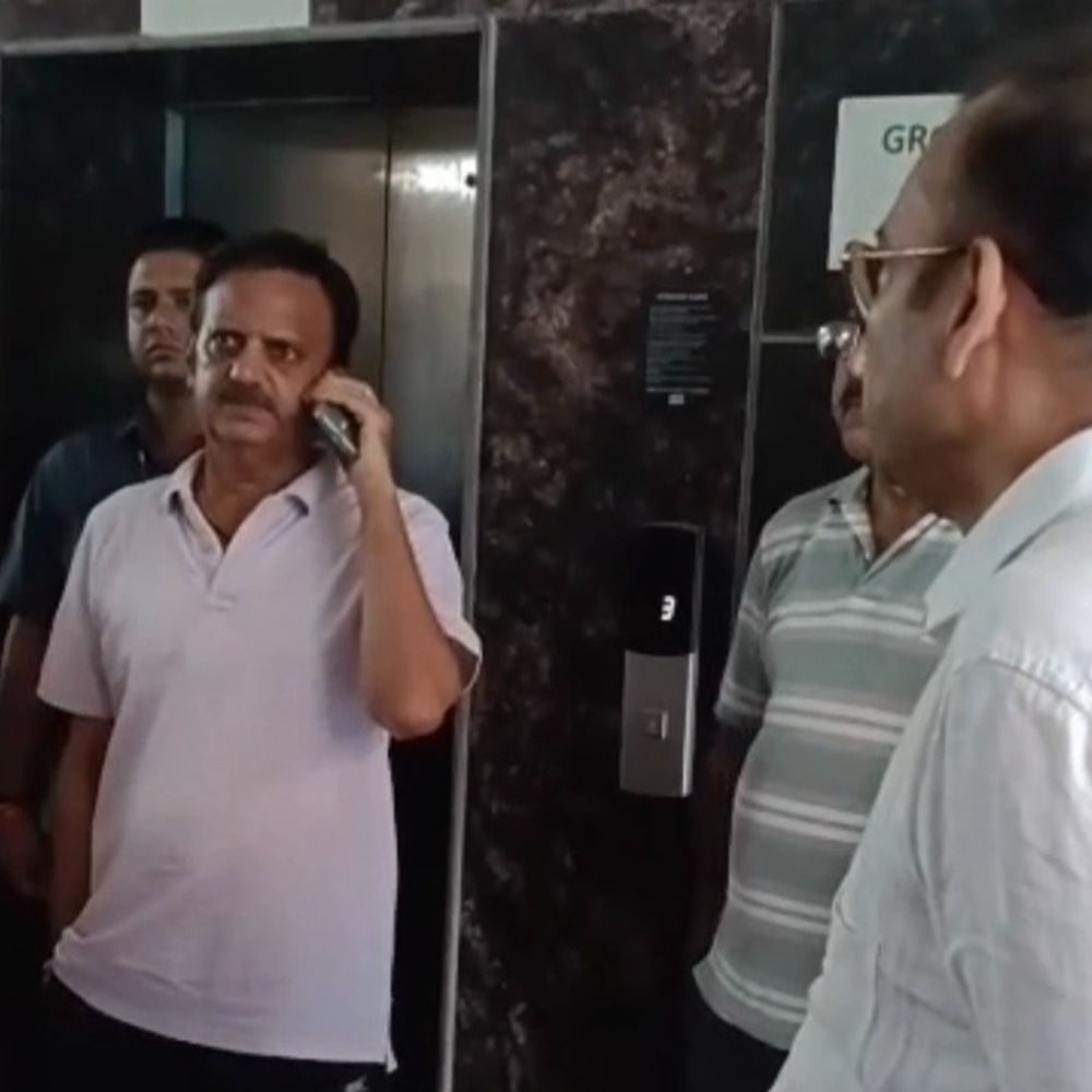 मेडिकल कॉलेज पहुंचे उपमुख्यमंत्री, लिफ्ट बंद मिली:रीवा में अधिकारियों को लगाई फटकार, बोले- नेशनल कॉन्फ्रेंस से पहले चालू कराई जाए