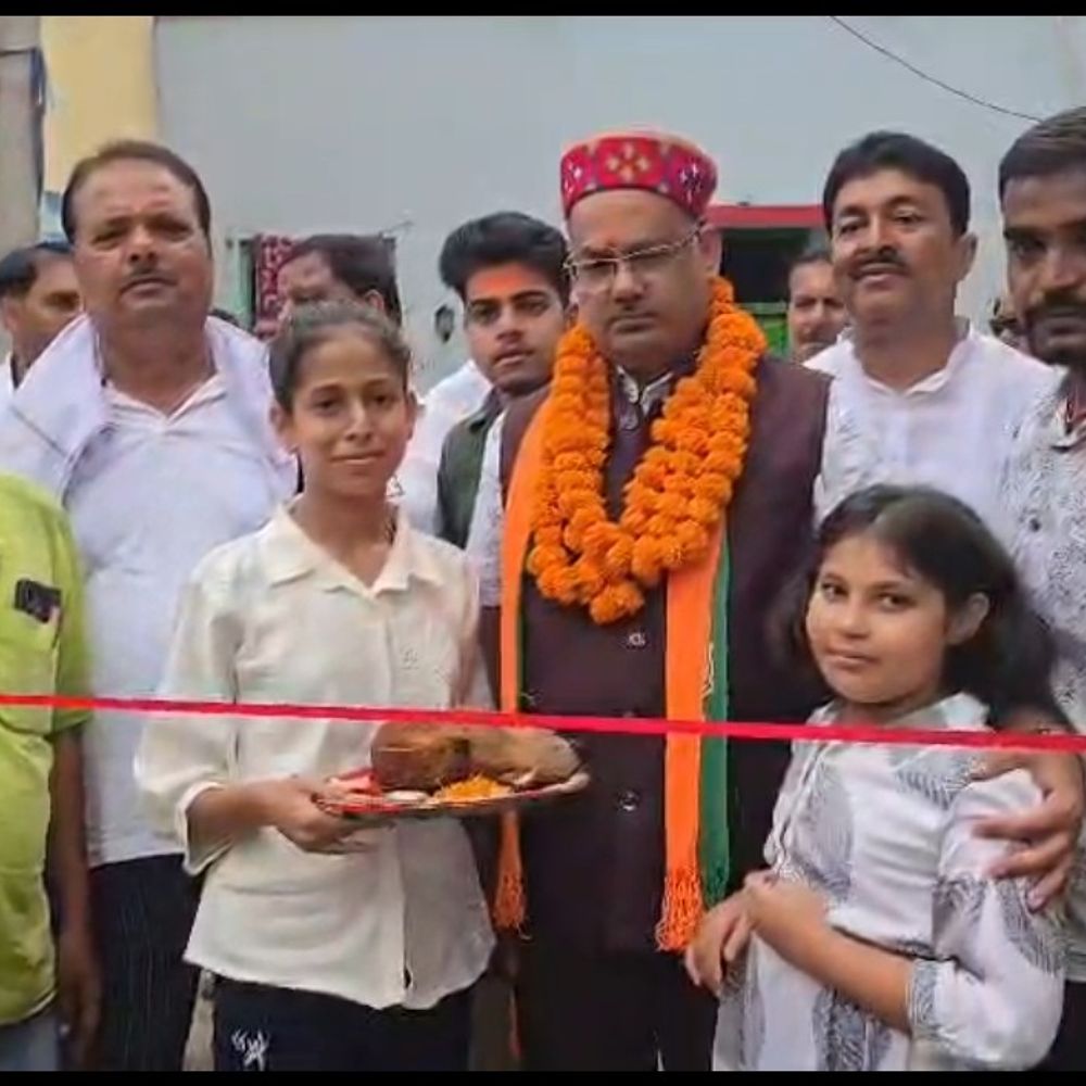 सादिकपुर में विधायक ने नाला-पीसीसी पथ का उद्घाटन किया:फीता काटकर लोकार्पण किया, कहा- 5 साल में हर गांव का विकास करेंगे