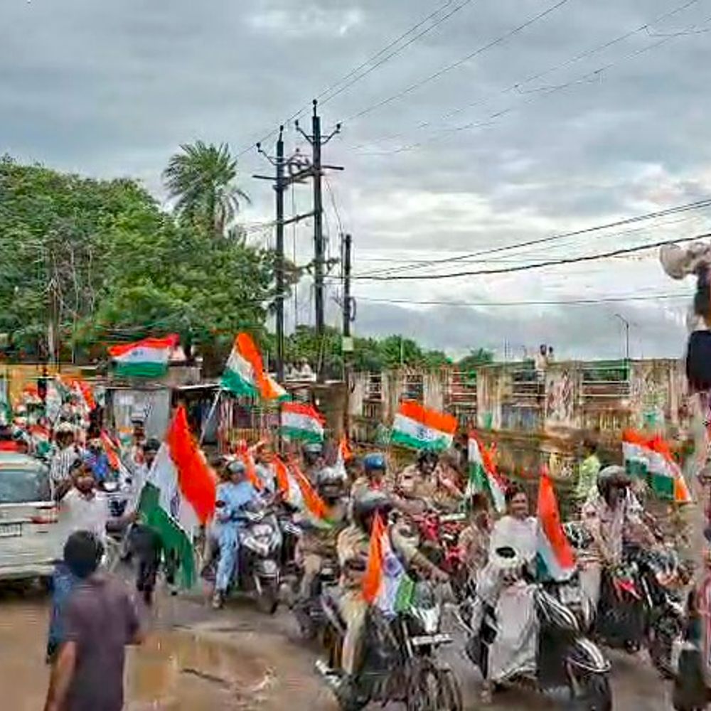 जीरन में निकली तिरंगा वाहन रैली, गूंजे देशभक्ति के नारे:’हर घर तिरंगा’ अभियान के तहत आयोजन; पुष्पवर्षा कर नगरवासियों ने किया स्वागत