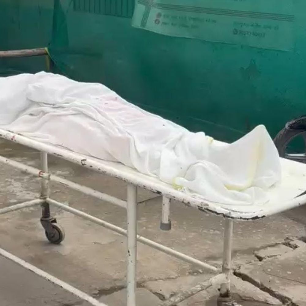 मृत महिला के शरीर से मंगलसूत्र, बाली, पायल चोरी:सीवान सदर अस्पताल के इमरजेंसी वार्ड की घटना, सफाईकर्मी से पायल बरामद