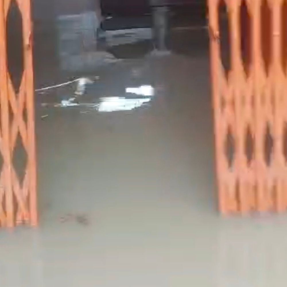 रायबरेली अस्पताल में बारिश का पानी, जच्चा-बच्चा वार्ड तक पहुंचा:जल निकासी व्यवस्था ध्वस्त, मरीजों और नवजातों को संक्रमण का खतरा