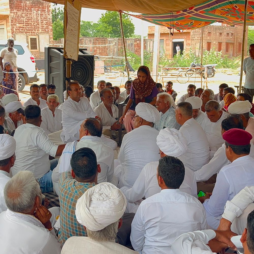 भंवरी देवी की बेटी की अस्पताल से डिस्चार्ज,धरना स्थल पहुंची:बोलीं- न्याय की लड़ाई में साथ देने वालों का धन्यवाद; हमलावर से भिड़ने के दौरान हुई थीं घायल