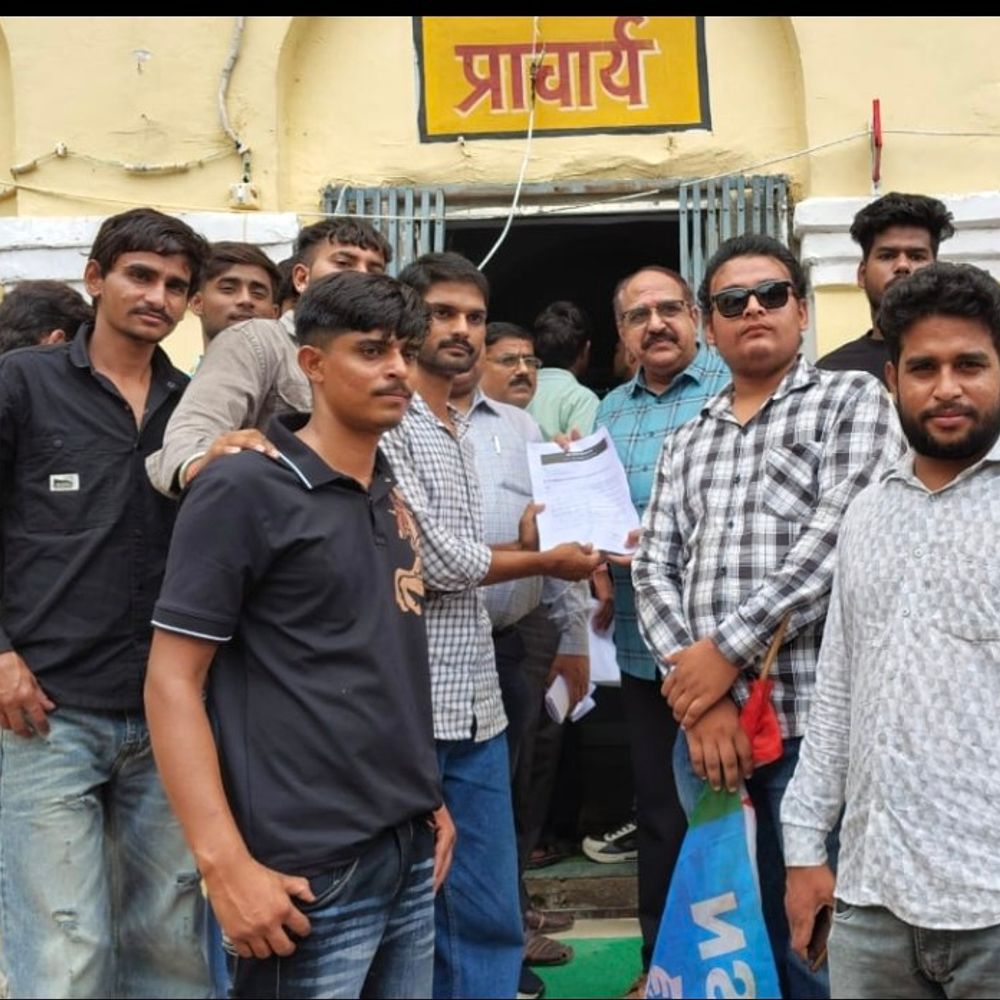 दतिया में छात्र समस्याओं को लेकर NSUI ने दिया ज्ञापन:PG कॉलेज में पानी, स्वच्छता और नियमित कक्षाओं की रखी मांग