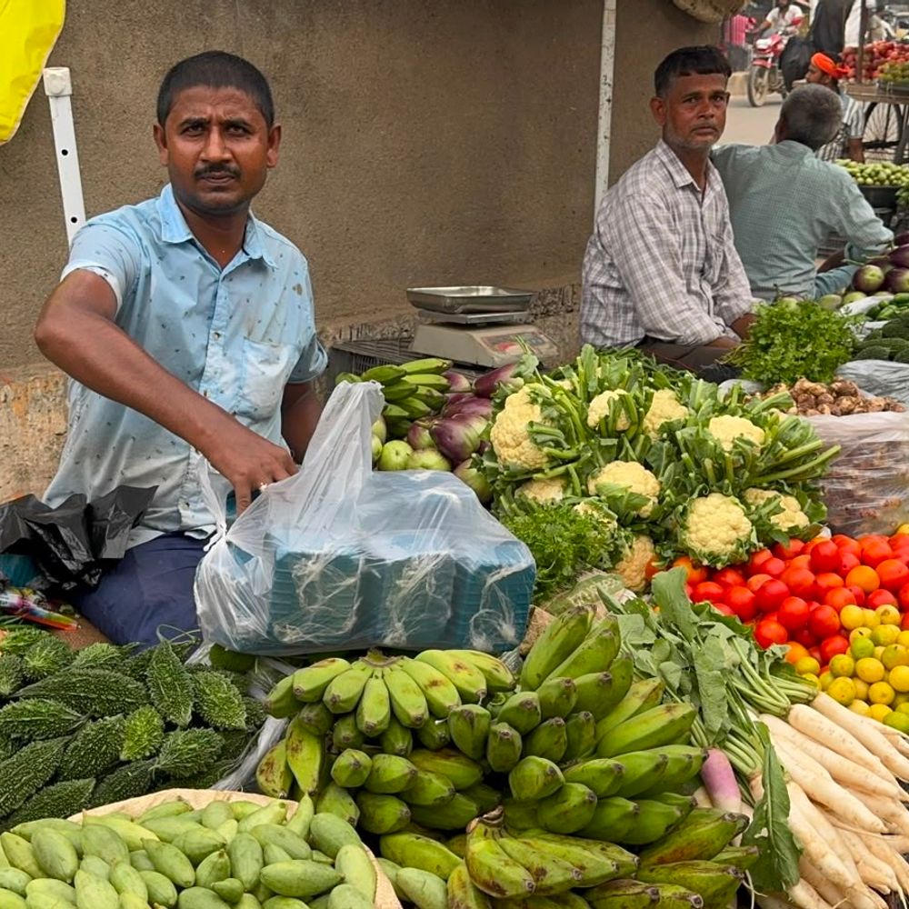 नवादा में लहसुन 200 तो चीनी 70 रुपये किलो:लोग बोले-‘महंगाई ने किचन का बजट बिगाड़ दिया’ सरकार को घेरा