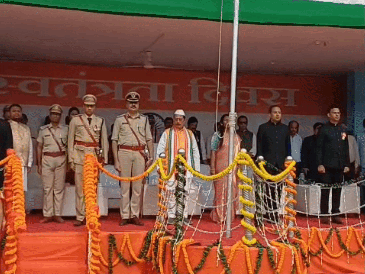 आज नो पेपर डे, पढ़िए गयाजी की 4 बड़ी खबरें:जिला प्रभारी मंत्री विजय सिन्हा ने झंडोत्तोलन किया, बीएमपी-बिहार पुलिस के जवान के बीच चले लात-घुसे
